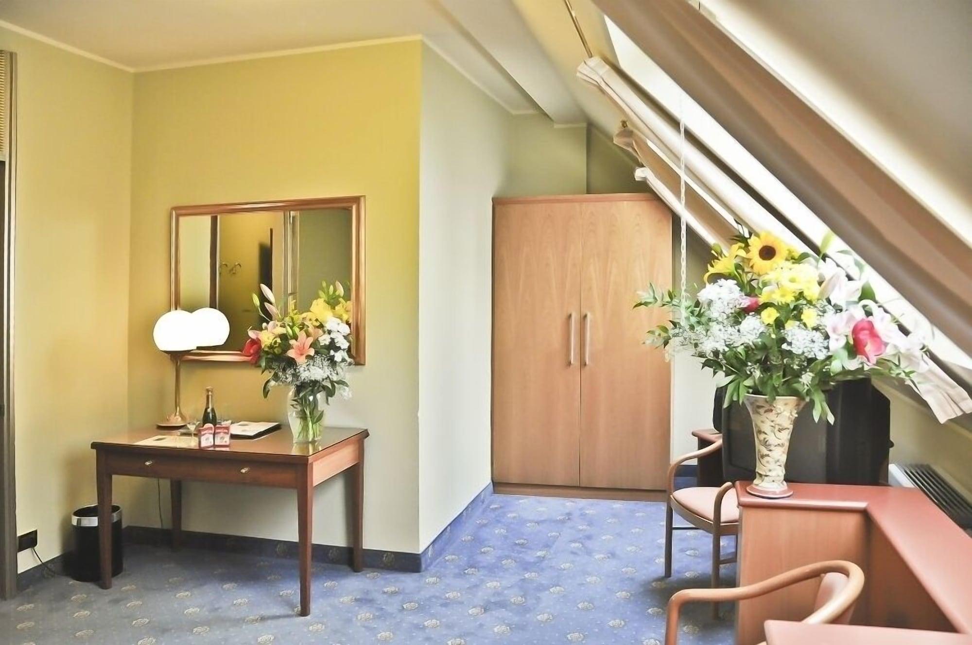 Hotel Lloyd ミラノ エクステリア 写真
